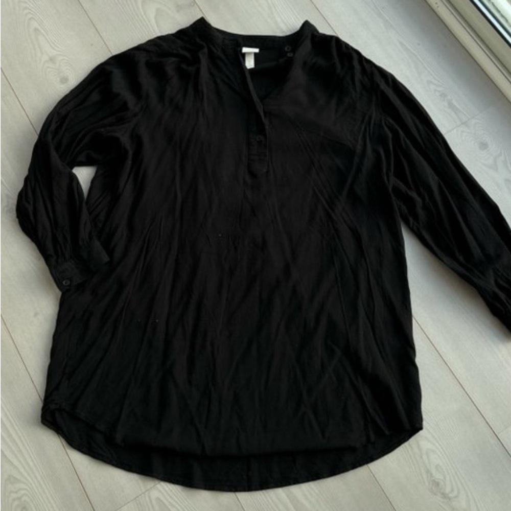 NWOT Black 3/4 sleeves blouse